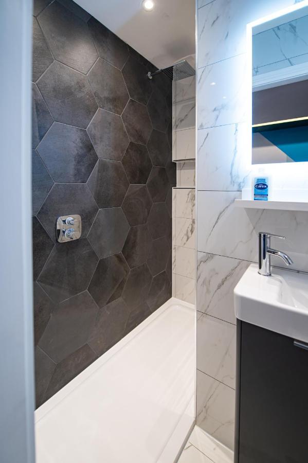 The Nest - Luxury 16 Person Apt W Jacuzzi & Parking Blackpool Kültér fotó